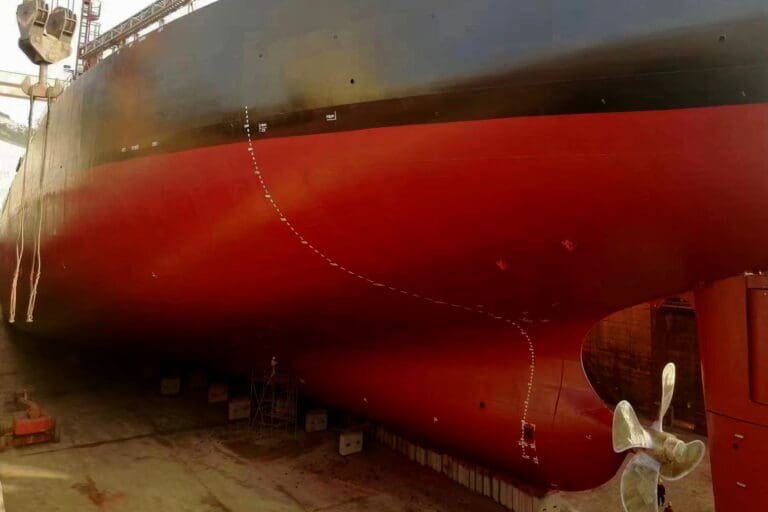 Anti fouling (red) on port side aft